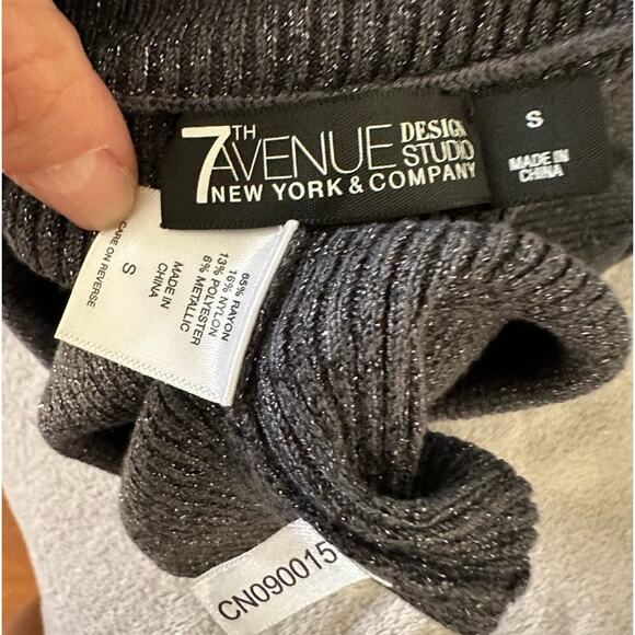 NEW YORK AND COMPANY 7TH AVENUE DESIGN STUDIO LIGHT GREY TURTLENECK SWEATER Sz S - Picture 7 of 7